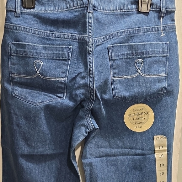 Izod Medium Wash Denim Capris Woman's size 10 - Picture 12 of 12
